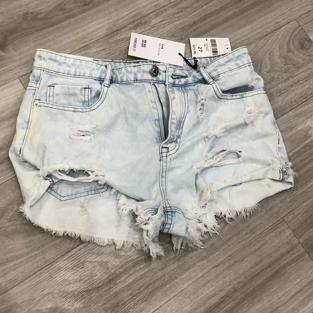 NWT Mid Rise Cut Off Destroyed Denim Shorts